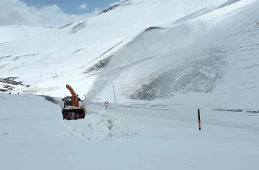 Van-Bahçesaray yolu açılıyor 