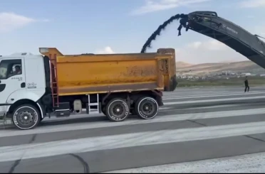 Van Ferit Melen Havalimanında pist sökme çalışmaları başladı 