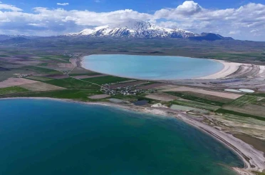 Van Gölü ve Arin Gölü havadan aynı kadrajda görüntülendi 