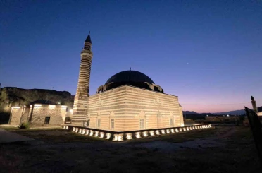 Van semalarında hilal Ay ve Mars, tarihi camilerle aynı karede 