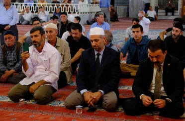 Van Ulu Cami’de ezanların güzel sesi yankılandı 