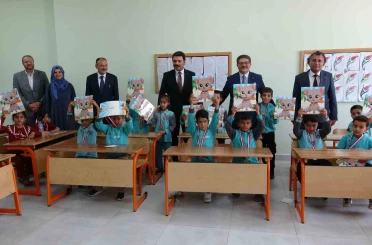 Van’da 275 bin 826 öğrenci karne heyecanı yaşadı 