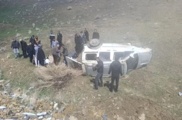 Van’da kamyonet şarampole devrildi: 4 yaralı 