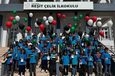 Van’da öğrenciler Filistin için tek yürek oldu 