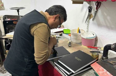 Vanlı cilt ustası yarım asırlık zanaatını teknolojiye karşı koruyor 