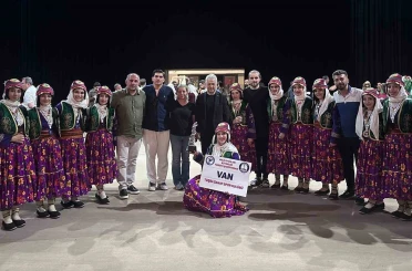 Vanlı kızlar halk oyunlarında tarih yazdı 