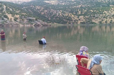 Vatandaşlar şifa bulmak için dağların arasında kilometrelerce yol gidiyor 