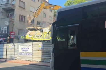 Vatandaşlardan iş yerinin yıkımında tepki 