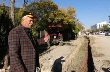 VEDAŞ’ın günlerce açık bıraktığı çukurlar kazalara davetiye çıkarıyor 