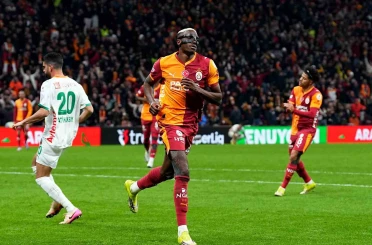 Victor Osimhen bu sezonki gol sayısını 17’ye çıkardı 