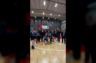 Voleybol turnuvasında Kazakistanlı öğrenciler şampiyon oldu. 