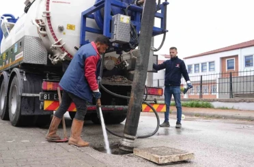 Yağışlarla birlikte mazgallar temizleniyor 