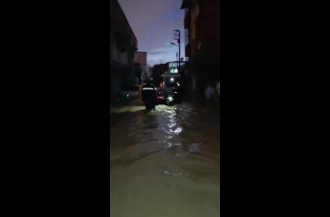 Yağmur sonrası su basan evlerde mahsur kalanlar kurtarıldı 