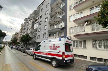 Yakınlarının haber alamadığı yaşlı kadın balkonda bulundu 