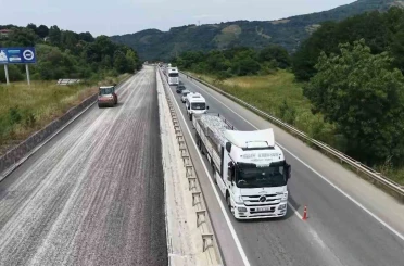Yalova-Bursa kara yolunda asfaltlama çalışması devam ediyor 