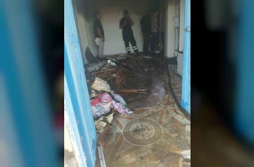 Yanan ev kullanılamaz hale geldi 
