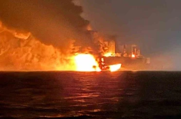Yangın çıkan geminin ardından tanker de patlama yaşandı