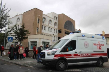 Yangın ziline basınca okulda izdiham çıktı: 15 öğrenci yaralı 