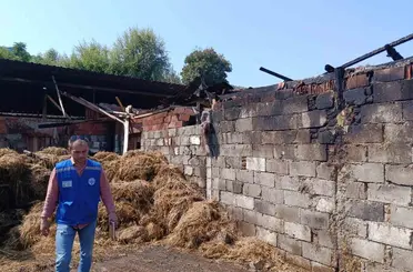 Yangında 500 balya samanı yanan üreticiye Büyükşehir’den destek
