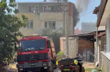 Yangında balkonda mahsur kalan yaşlı kadın kurtarıldı 
