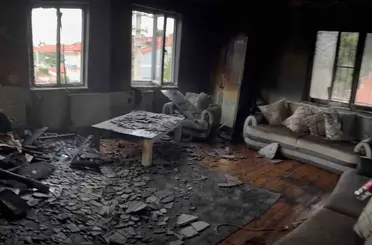 Yangında eşyaları kül olan aileye Sevgi Eli sahip çıktı
