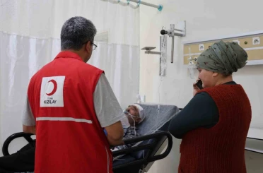 Yangında kardeşleri ölen, camdan atlayarak kurtulan engelli ağabeyin tedavisi sürüyor 