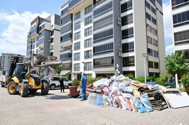 Yangının yaralarını yıldırım belediyesi sarıyor 