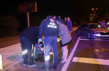 Yardım için durdular, kendilerine küfür edilince alkollü sürücüyü ve arkadaşını darp ettiler 