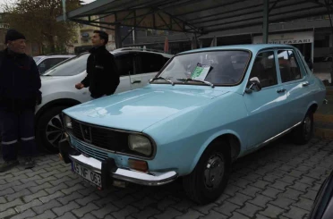 Yarım asırlık klasik otomobil 210 bin liraya yeni sahibini buldu 