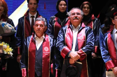 Yarım asrı devirdiler, cübbe giyip mezun oldular 