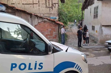 Yaşlı adam yalnız yaşadığı evde ölü bulundu 
