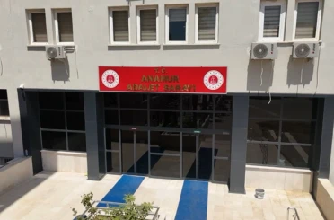 Yaşlı kadını bağlayıp gasp eden şüpheli kadın yakalanıp tutuklandı 