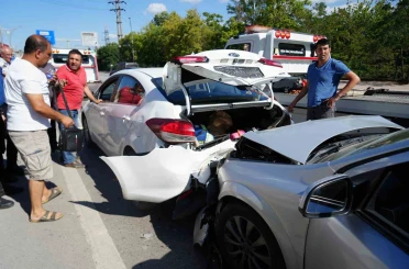 Yavaşlayan trafik zincirlemeye kazaya sebep oldu: 1’i çocuk 3 yaralı 