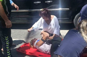 Yaya geçidinde motosikletin çarptığı Alman kadın turist yaralandı 