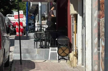 Yayalar kaldırımda yürüyememekten şikayetçi 