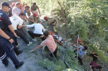 Yayla yolunda otomobil uçuruma yuvarlandı: 1 yaralı 