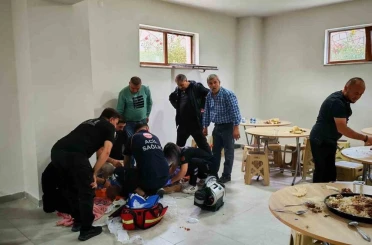 Yediği et nefes borusuna kaçan kişinin kalbi durdu 