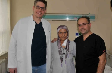 Yemek borusu kanseri olan hastaya cerrahi operasyonla yeni yemek borusu yapıldı 
