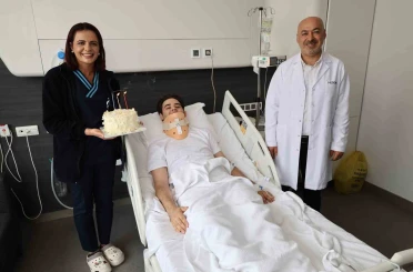 Yeni yaşını doktoruyla birlikte kutladı 
