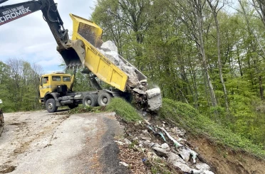 Yenitepe’de heyelan alarmı, stabilizasyon çalışmaları başlatıldı 