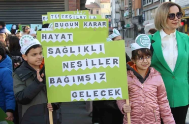 Yeşilay’dan Uşak’ta farkındalık yürüyüşü 