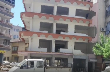 Yıkım firmasından açıklama: "Tüm tedbirlerimizi aldık, yıkım ruhsatımız mevcut" 