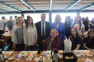 Yıldırım’da ‘Nesiller Buluşuyor’ projesi Anneler Günü programıyla taçlandı 