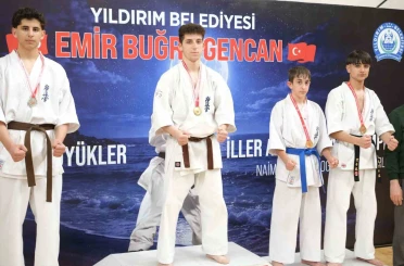 Yıldırımlı karatecilerden madalya yağmuru 