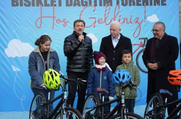 Yılın ilk gününde Bahçelievler’de 100 çocuk bisikletine kavuştu 