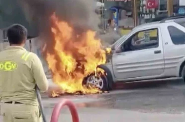 Yıllarca para biriktirdi, satın aldığı araç alev alev yandı 