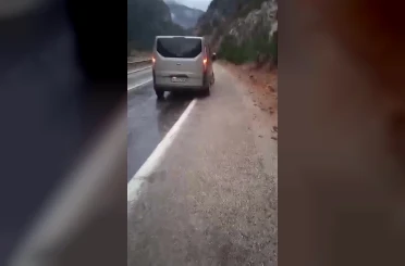 Yine aynı yer: 4 öğretmene mezar olan Tırtat mevkiinde kayalar düşmeye devam ediyor 