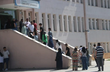 YKS’nin ilk oturumu TYT başladı, Erzincan’da 7 bin 892 aday sınava girdi 