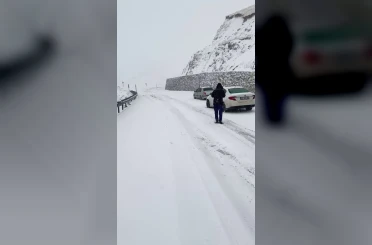 Yoğun kar yağışı, Palandöken geçidinde sürücülere zor anlar yaşattı 