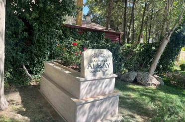 Yol ortasındaki mezar yeni yerine taşındı 